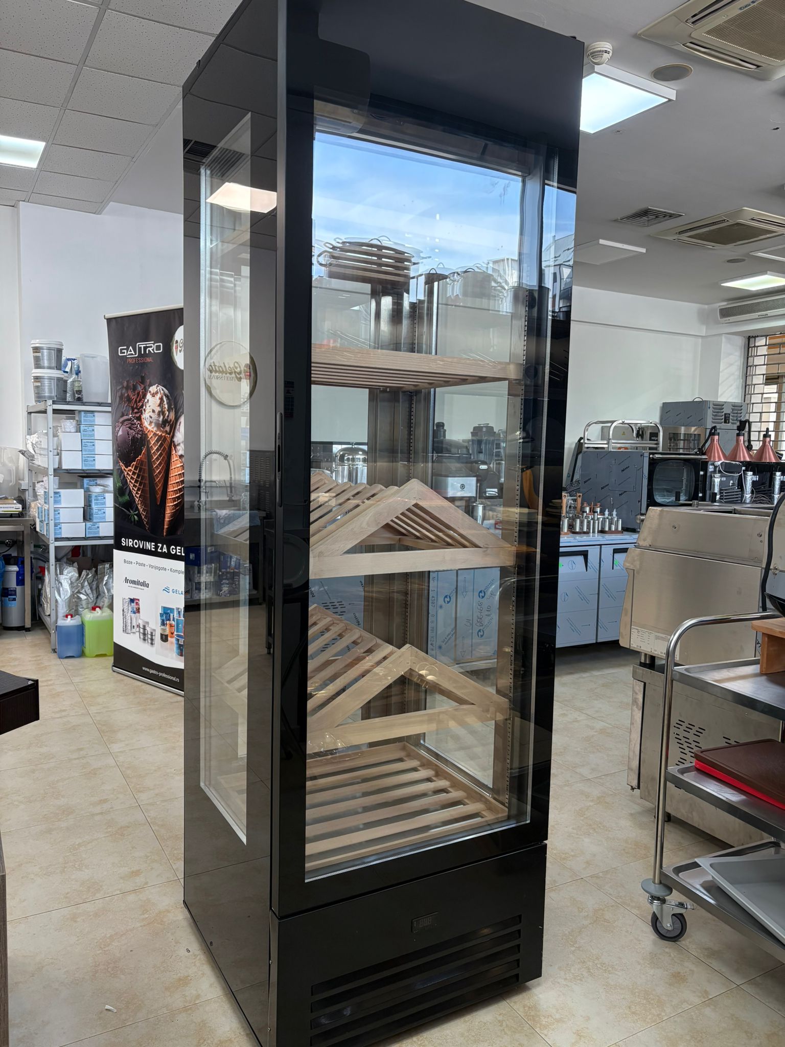 Vinska vitrina 750x770x2400.4